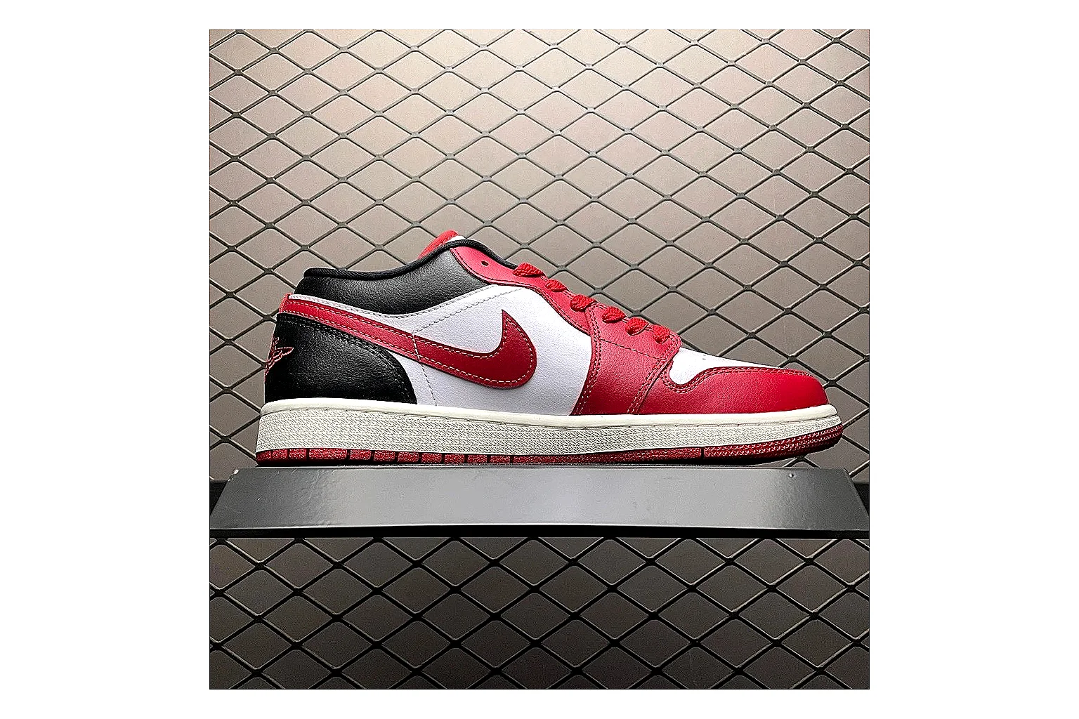 Casual Low-Top Sneaker 9725 spreadsheet record image with casual low-top sneaker with clean paneling, textured upper and six-view gallery for daily streetwear styling plus side-profile shape, upper panel lines, and outsole detail thumbnail 6