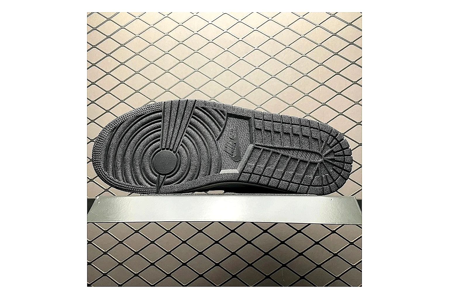 Casual Low-Top Sneaker 9728 spreadsheet record image with casual low-top sneaker with clean paneling, textured upper and six-view gallery for daily streetwear styling plus side-profile shape, upper panel lines, and outsole detail thumbnail 5