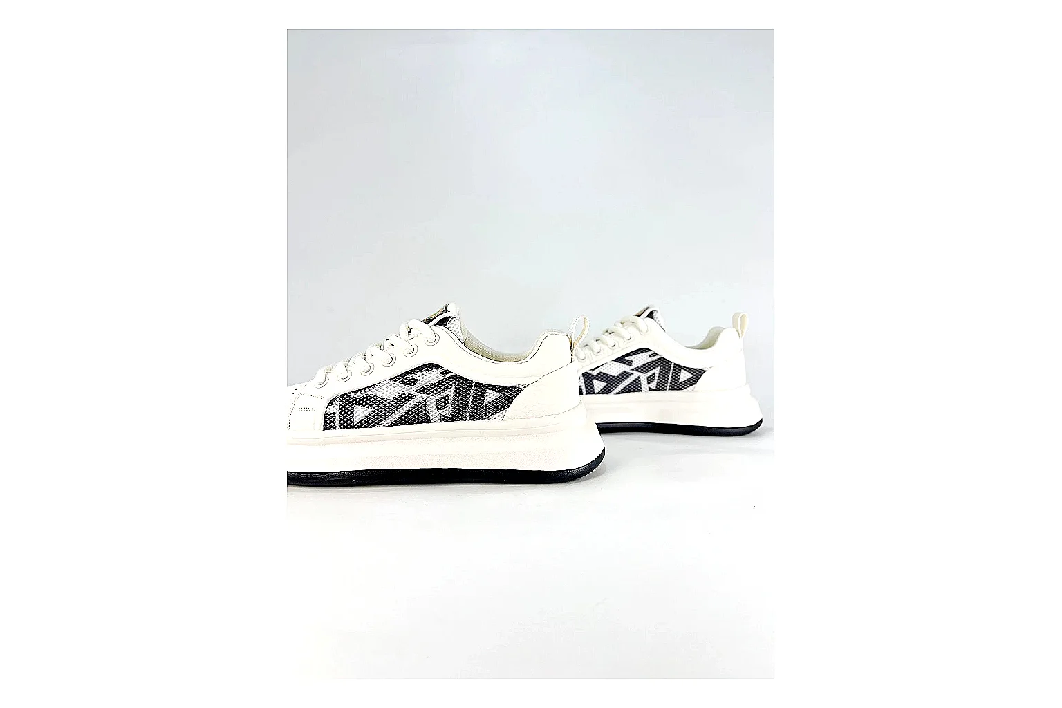 Low Runner White Black Sneaker spreadsheet record photo showing white black synthetic low-top upper, minimal runner shape, clean panels, and casual sole thumbnail 3