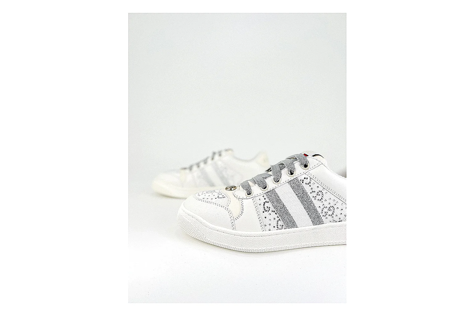 kakosheetbase.com Red Six Angle Footwear Low Top spreadsheet record six-photo gallery